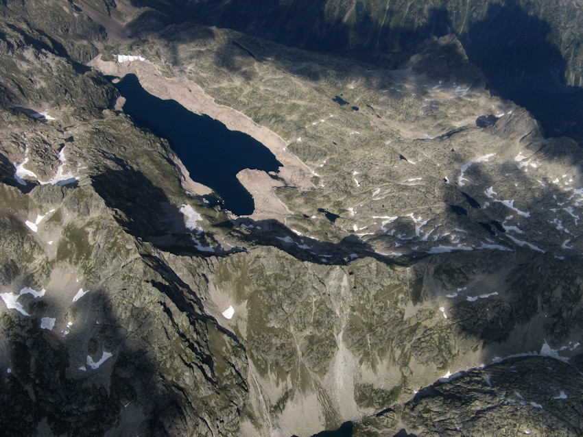 Le lac de Miguelou, vide pour entretien
décénal du barrage? Migouelou